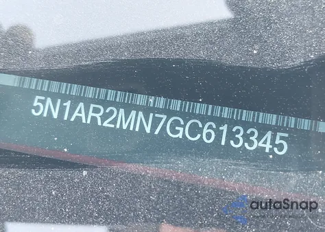 2016 Nissan Pathfinder Platinum/S/Sl/Sv z USA, uszkodzony, nr VIN 5N1AR2MN7GC613345